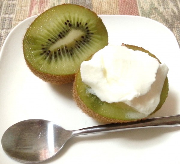 キウイとヨーグルト