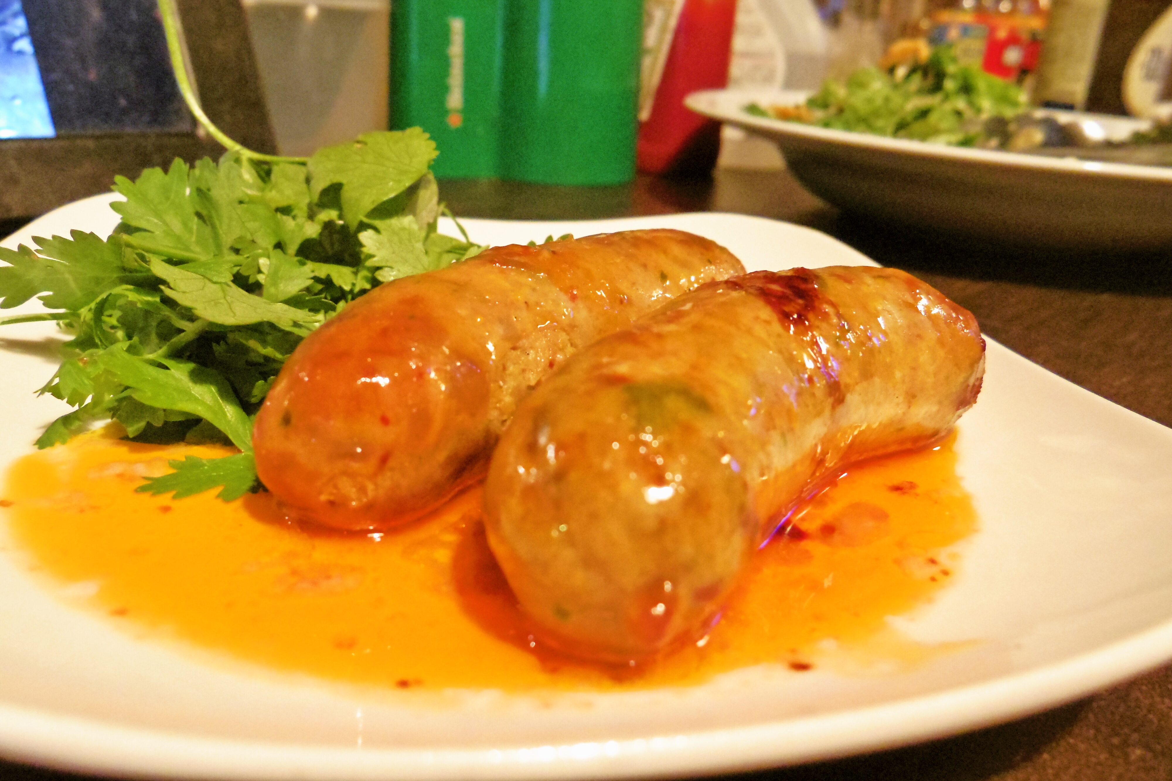 パクチーと粗挽き肉のソーセージ