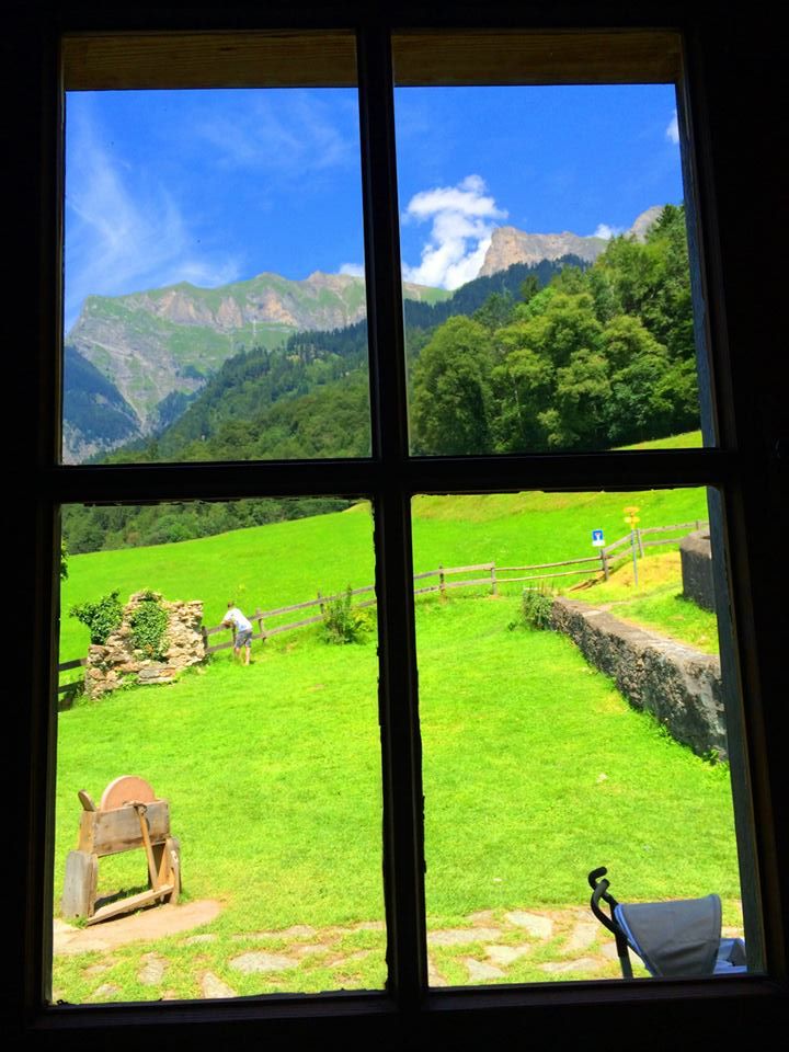 ハイジハウス（ハイジ博物館）から観たアルプスの丘