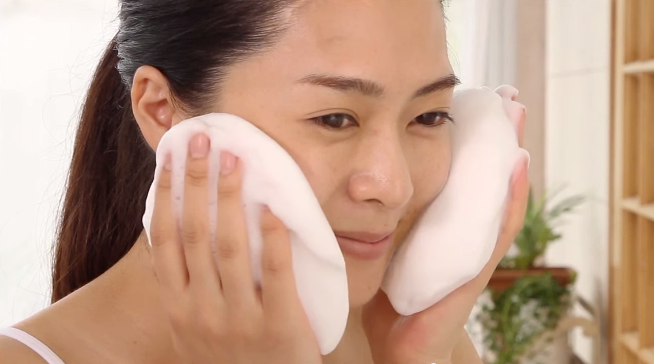 花王 ソフィーナクッション泡洗顔料 WEB動画（7）
