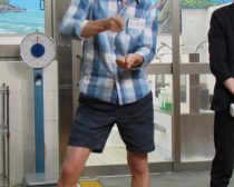 まさかのクッキング・ダンスを披露する寺田さん