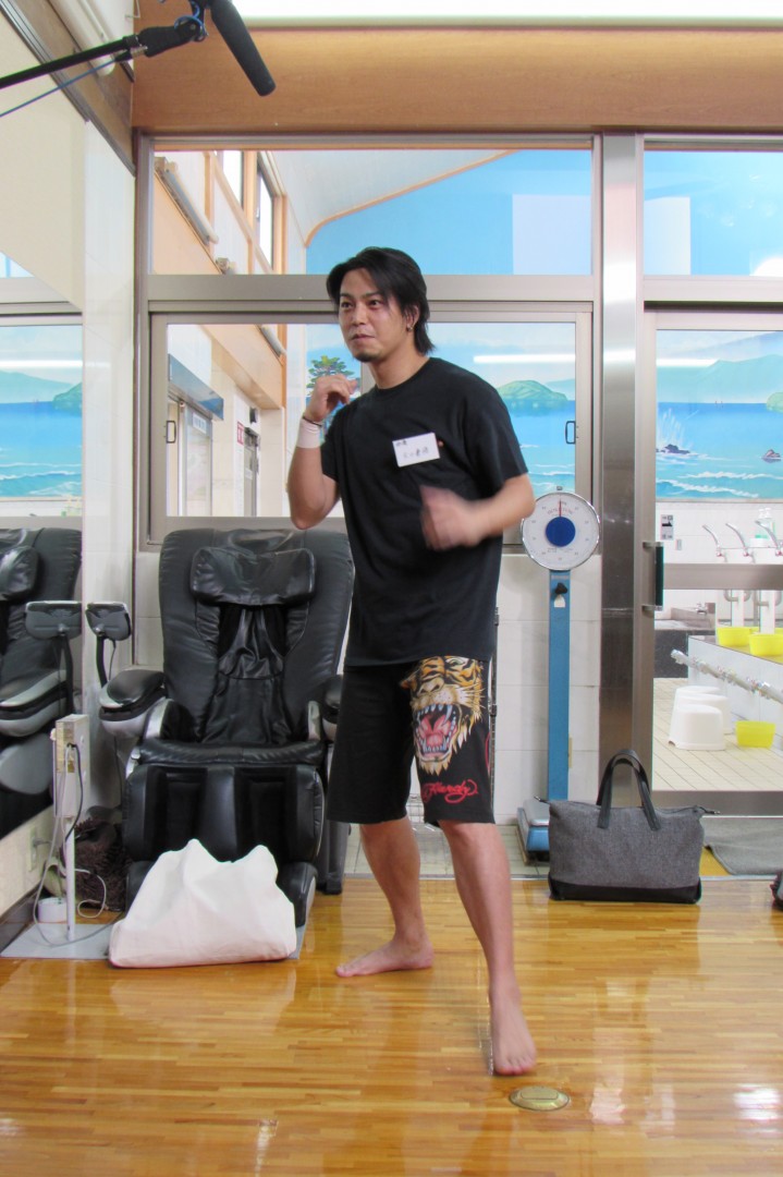 特技の少林寺拳法を披露する大口さん