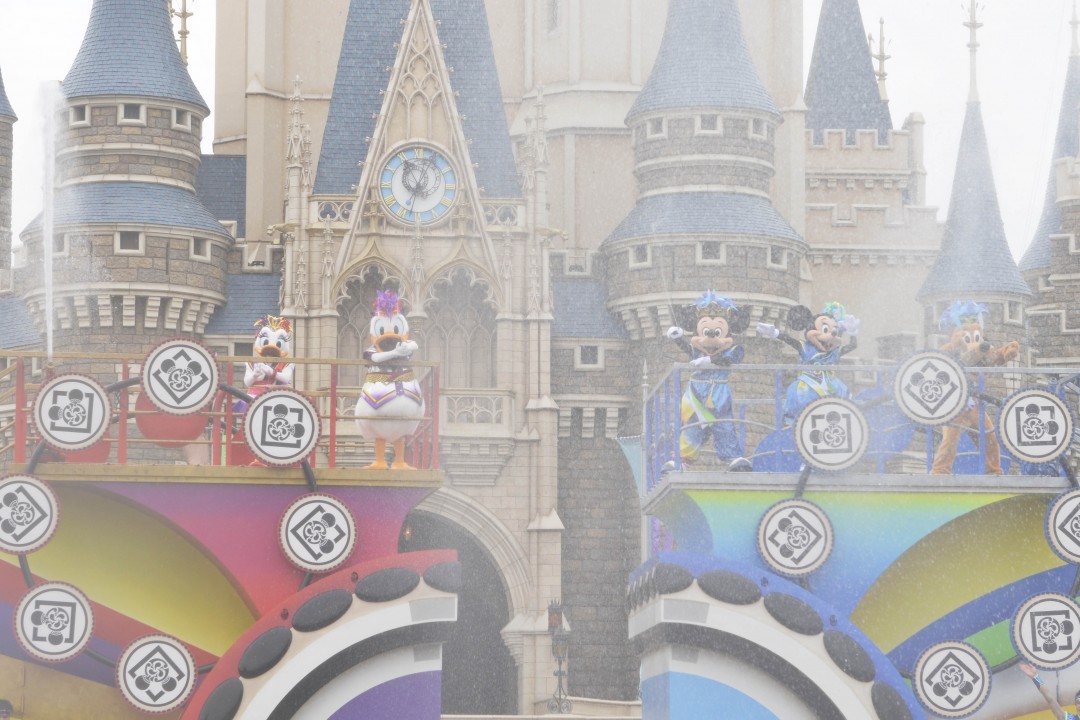 ミッキーチーム VS ドナルドチームで行われるダンスに注目！