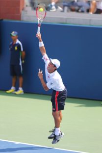 錦織選手のサーブ