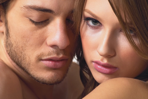 男性が勃たない時の女性側の正しい行動とは