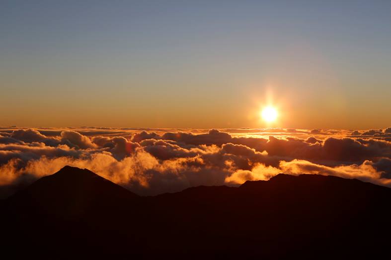 “聖なる山”ハレアカラのサンライズ