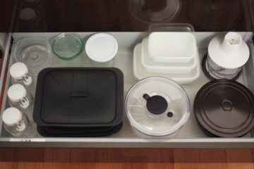 調理補助器具は、浅い引き出しに並べて配置