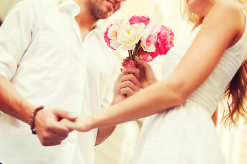 「付き合おう」は日本だけ？！外国の恋愛・告白ルール