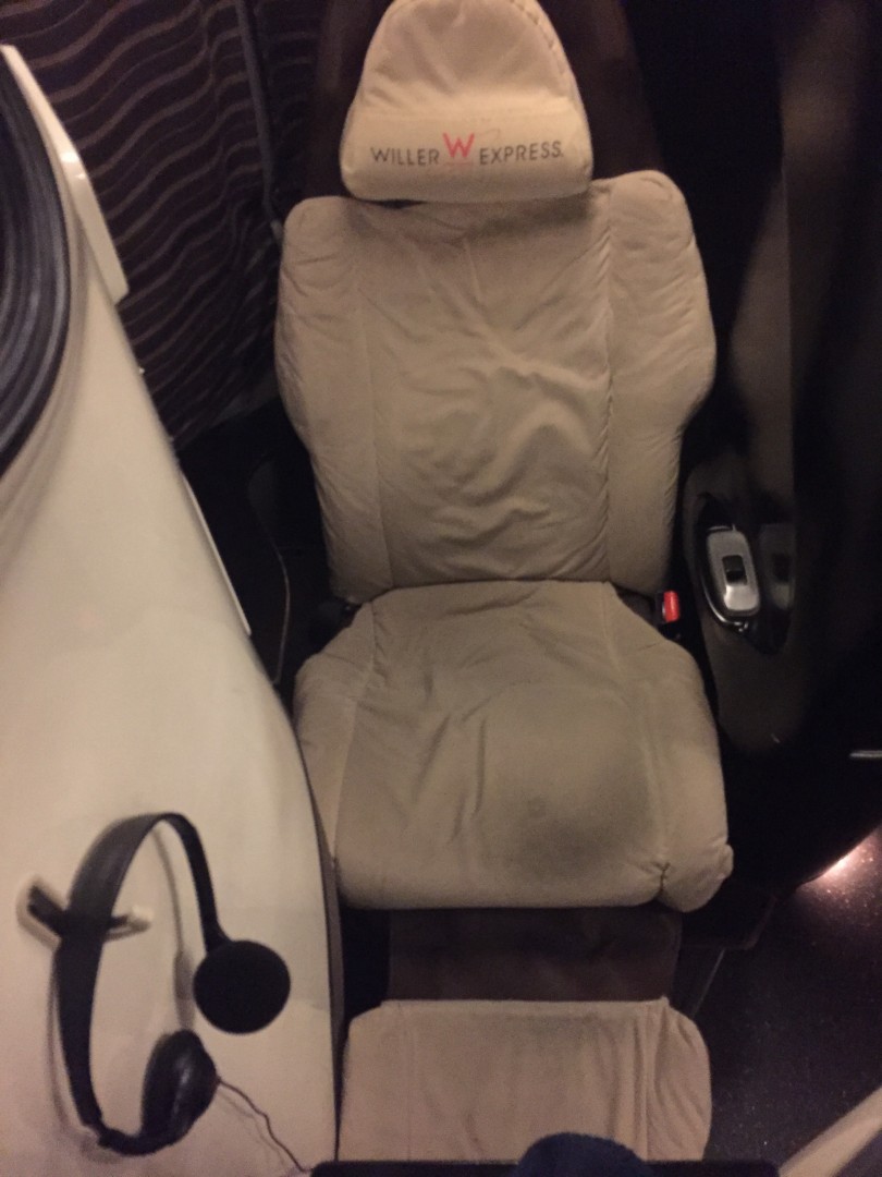 シートは意外と狭い