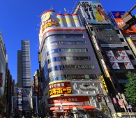 ドン・キホーテ新宿東口本店の外観