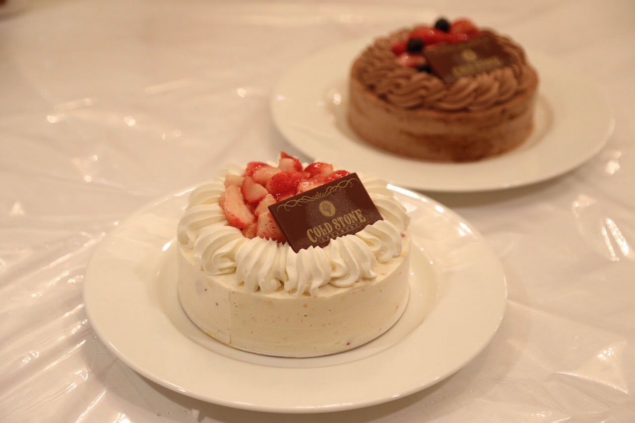 「ストロベリーショートケーキ」と「ベリーベリーチョコレートケーキ」