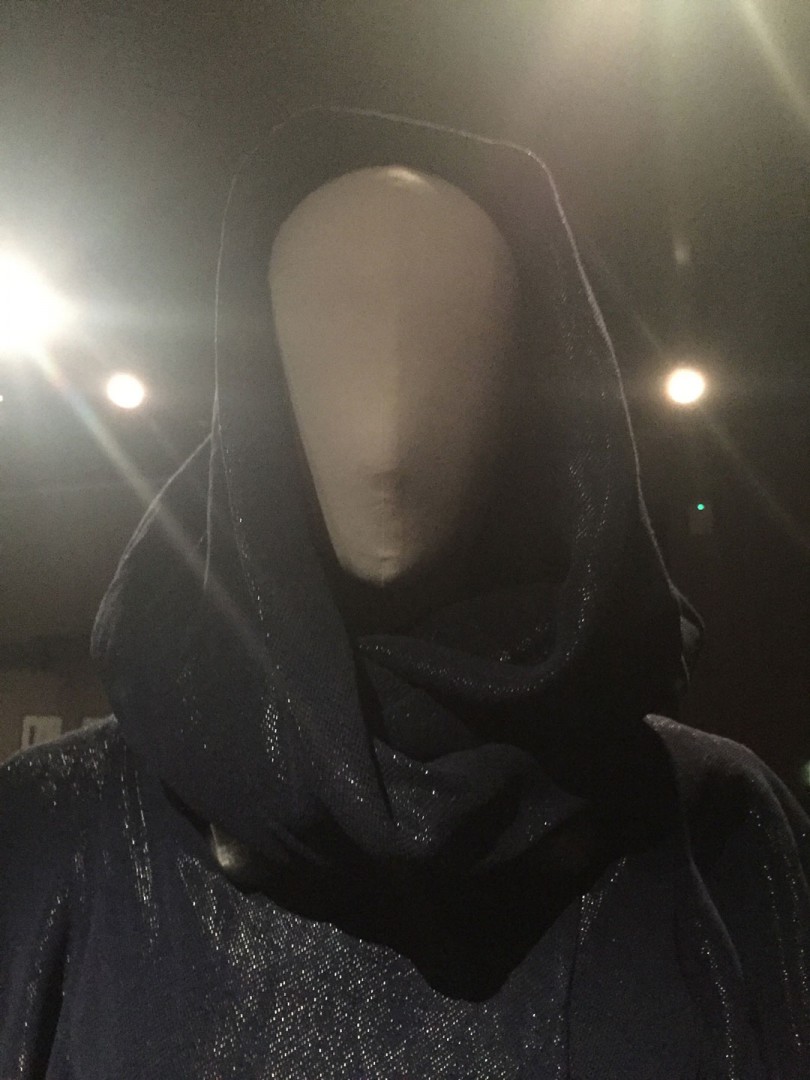 修道僧をイメージしたドレスも