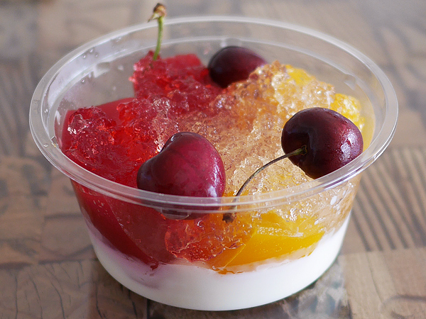 アメリカンチェリーと2種ゼリーの杏仁豆腐