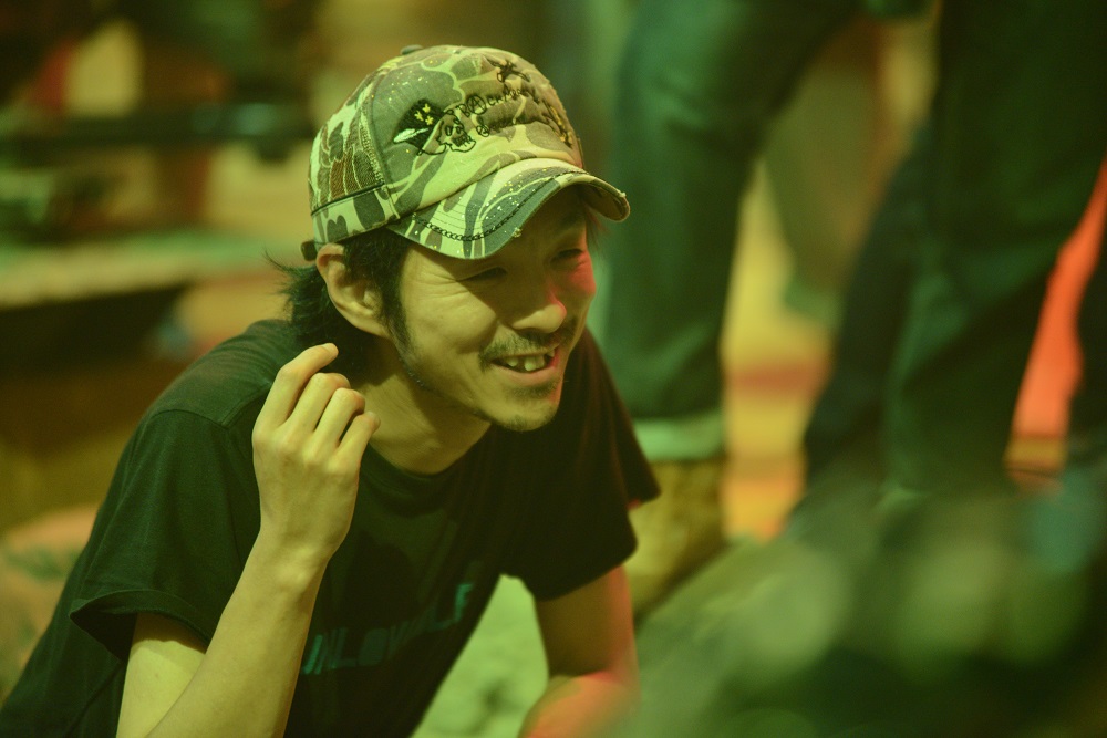 撮影現場の宮藤監督