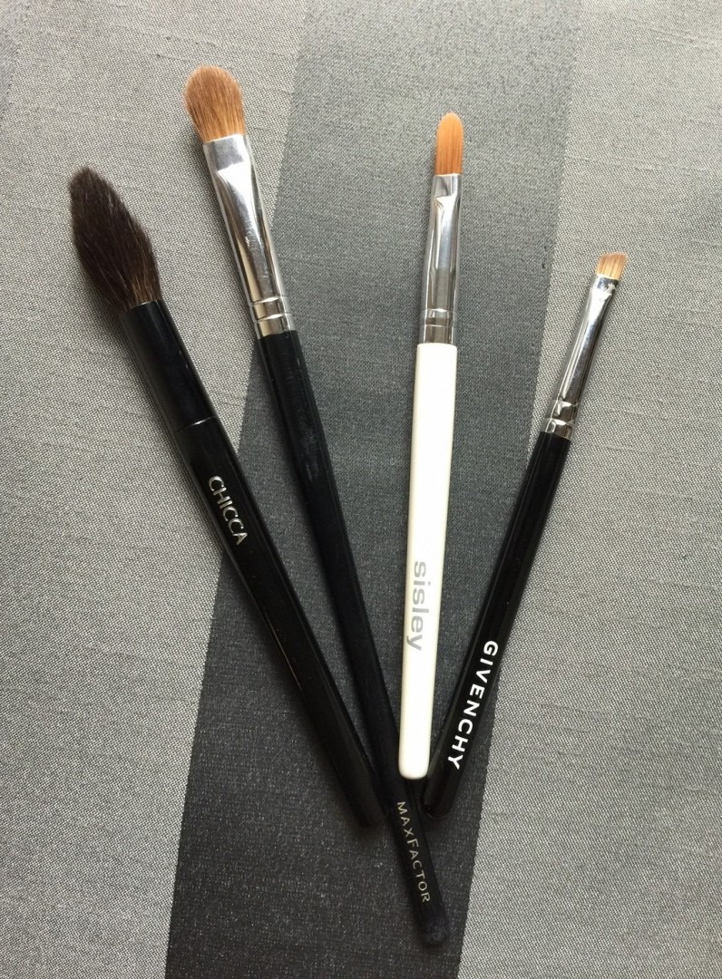 アイシャドウブラシ