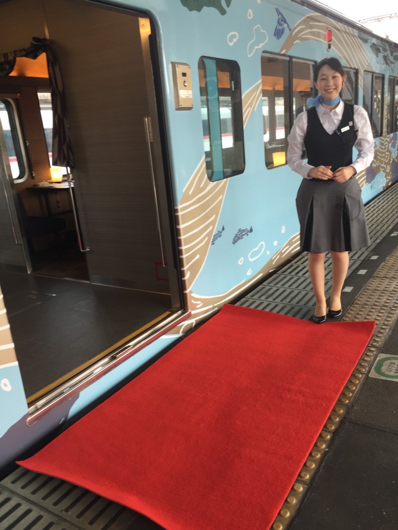 降りる時もレッドカーペット