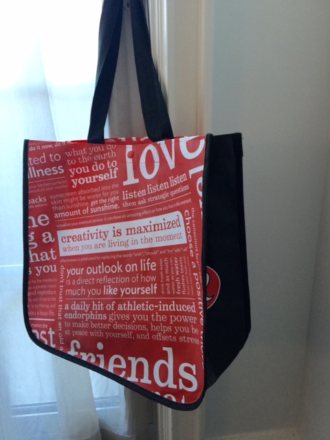 ルルレモンの赤いバック