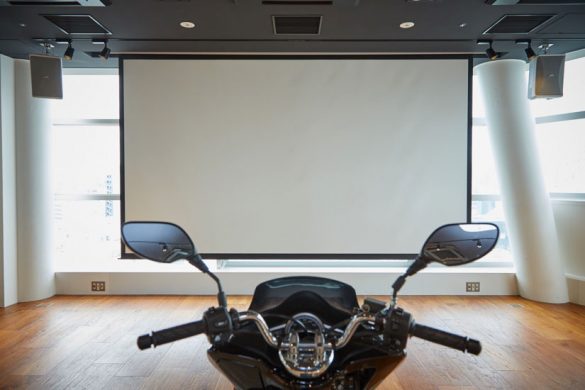 バイクが15台並ぶ異様な光景が見れる バイクが15台並ぶ異様な光景が見れる