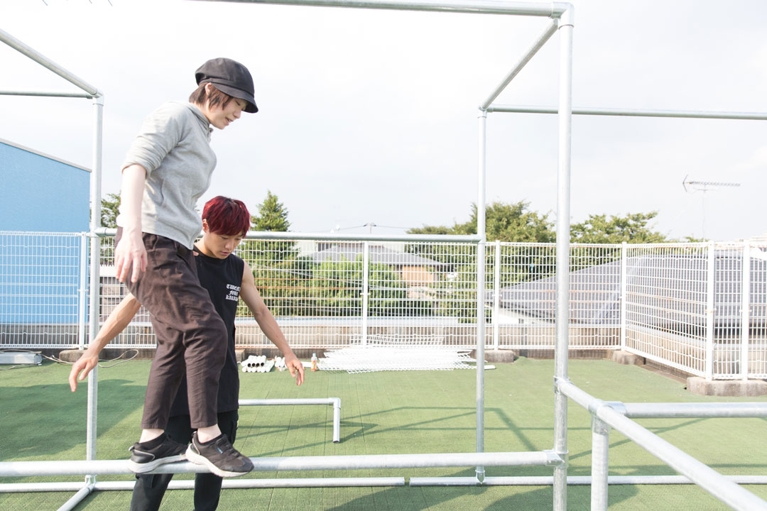 ZENさんの肩を借りて、高いバーにも挑戦