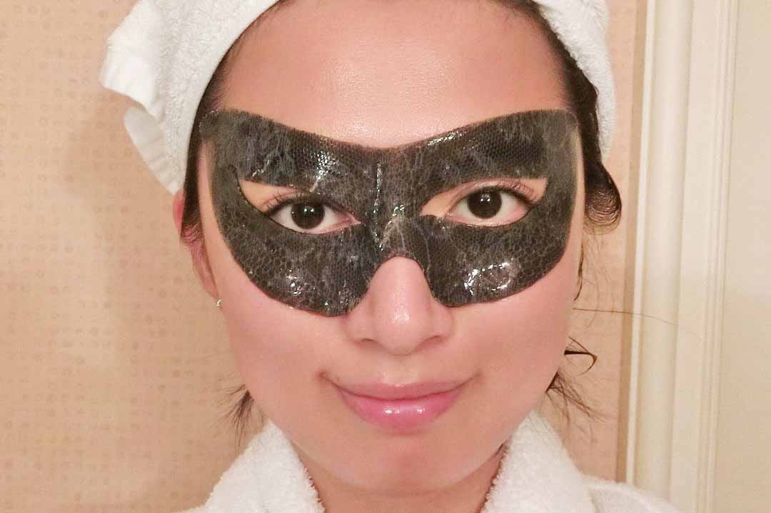 too cool for schoolのグラムロック・アブラカダブラマスク　装着