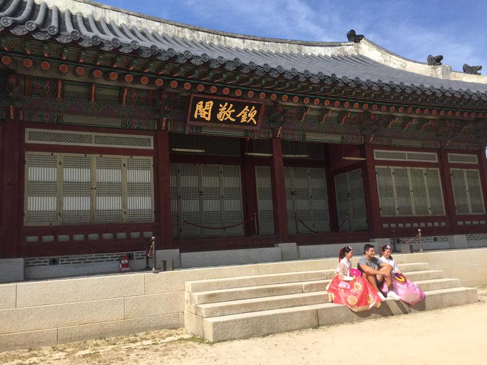 景福宮（キョンボックン）でチマチョゴリ