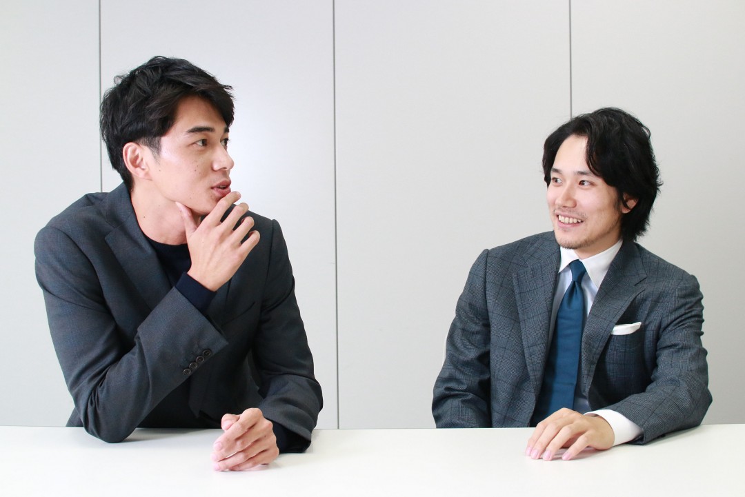 東出昌大さん（左）と松山ケンイチさん_2