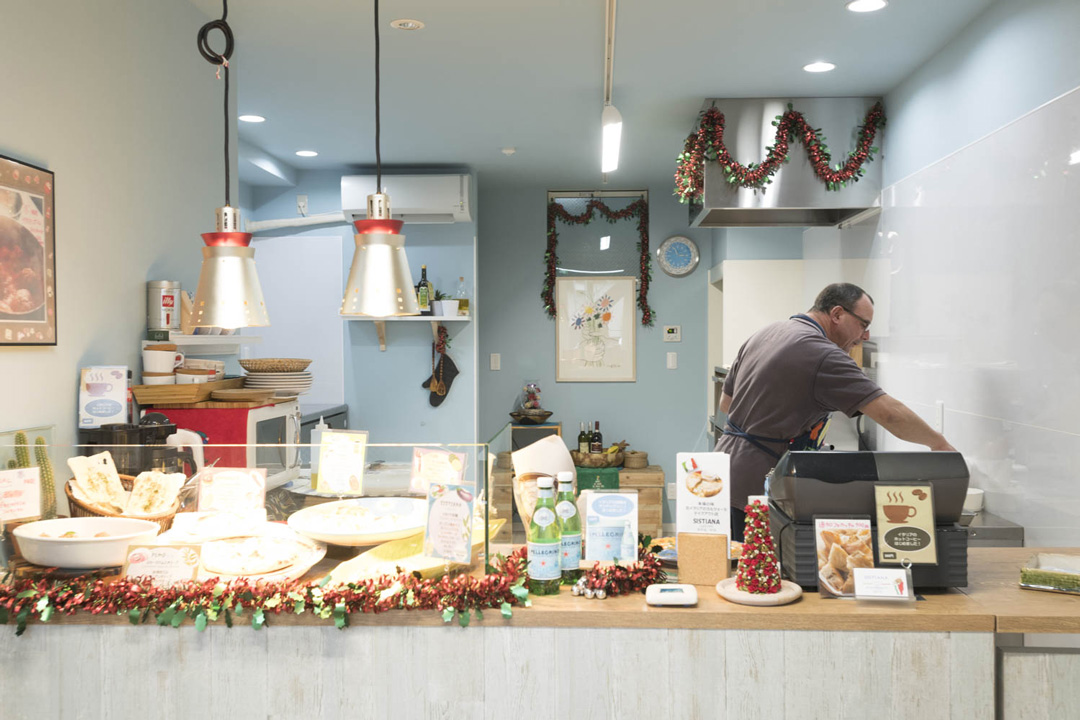 カルツォーネ専門店「SISTIANA（システィアナ）」店内