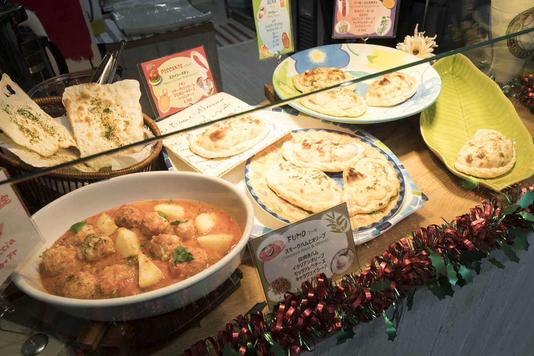 具材が異なる5種類のカルツォーネ（700円～）