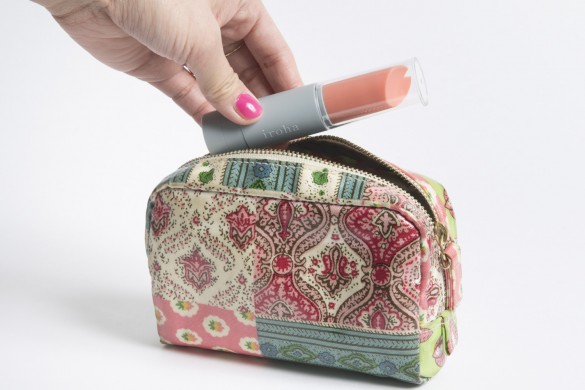 小さめな化粧ポーチにもすっぽり収まるサイズ感