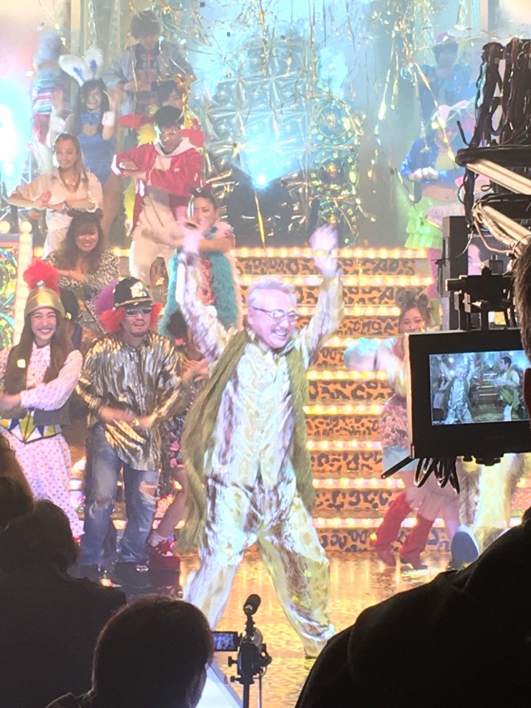 踊りくるう高須克弥院長