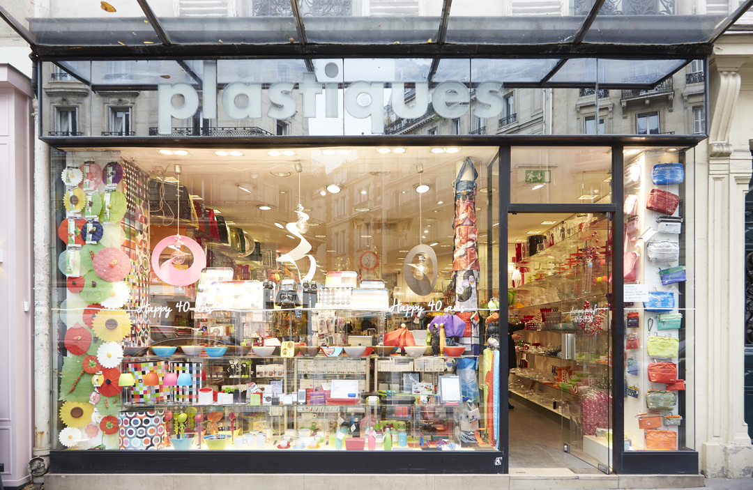 プラスティックス　外観