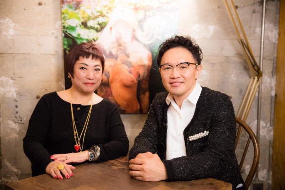 湯山玲子さん(左)と森林原人さん 湯山玲子さん(左)と森林原人さん