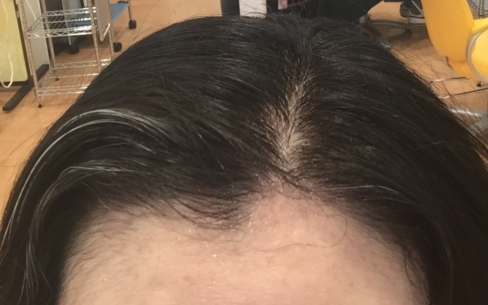 前髪のビフォアです。