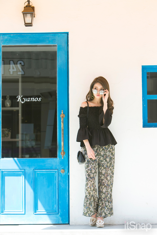 モデル、社長・本谷紗己サン(162cm)