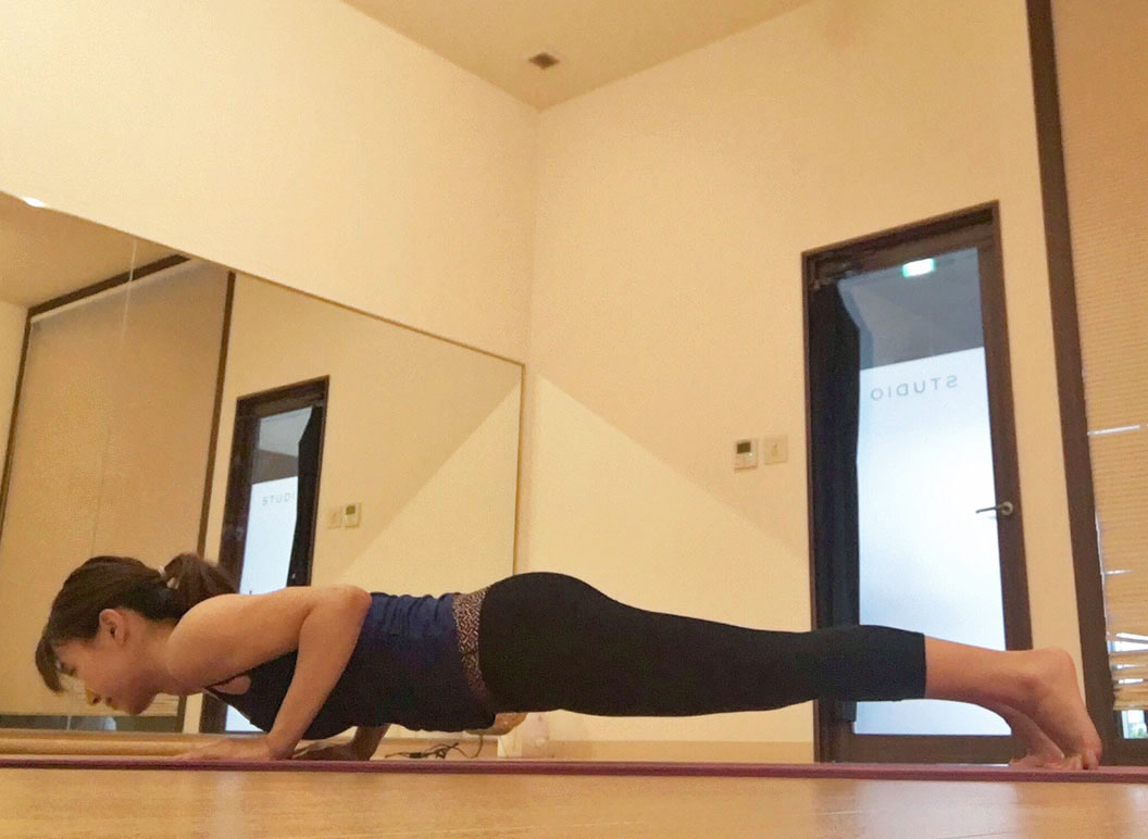 板のポーズ 上級