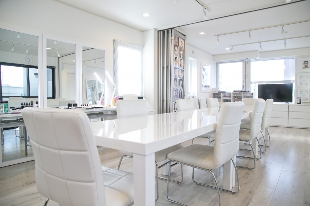 AKEMI　S. MILLER　BEAUTY STUDIO（大阪）