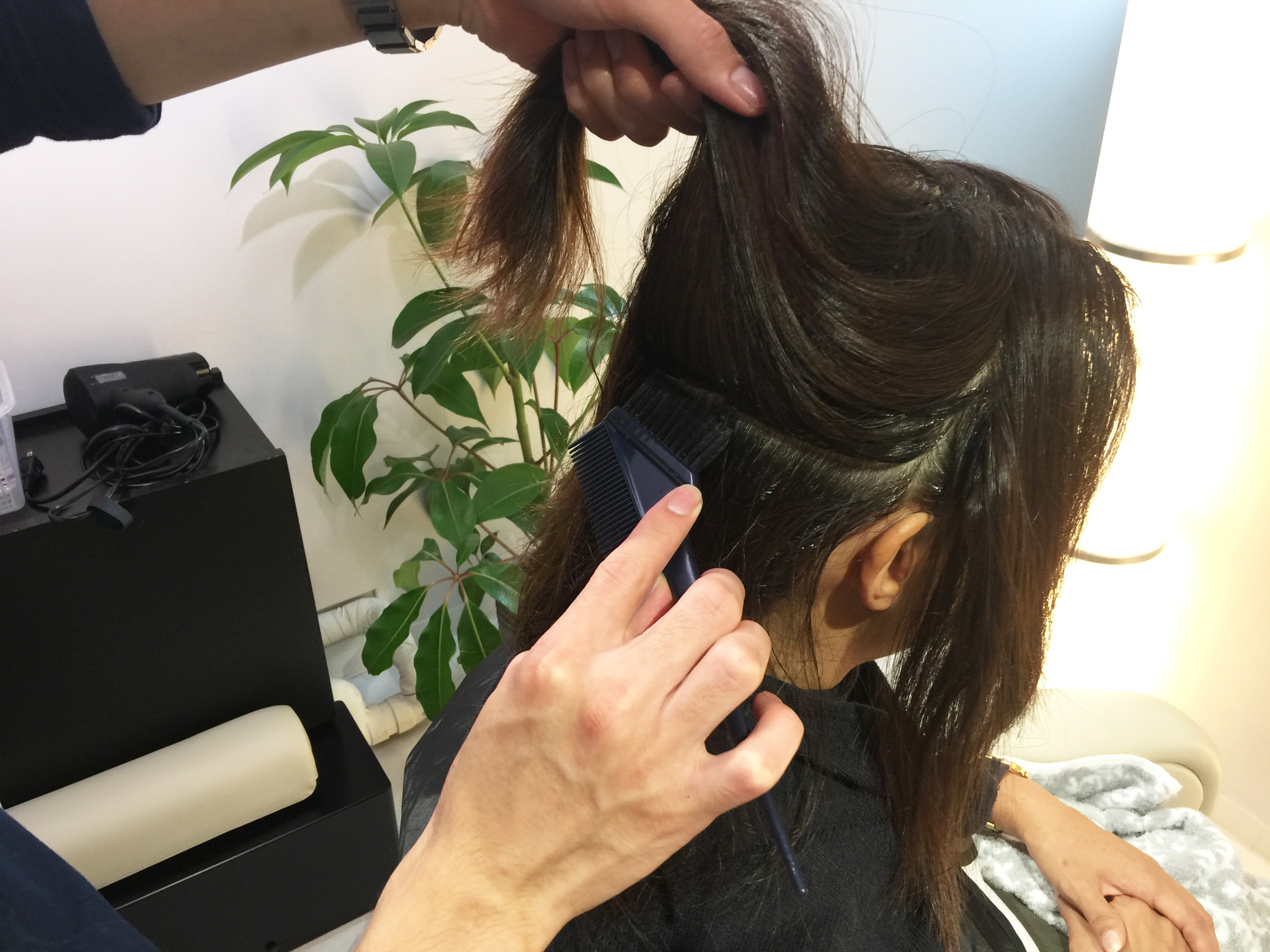 育毛と美髪の専門サロンRESALON　スペシャル育毛コース　電解水を頭皮に塗布