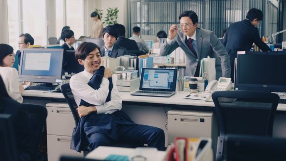 スーツを抱きしめる スーツを抱きしめる