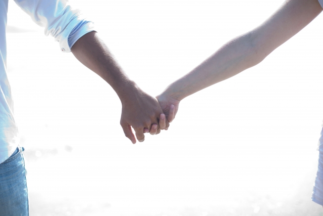 シラフのときに手をつなぐ