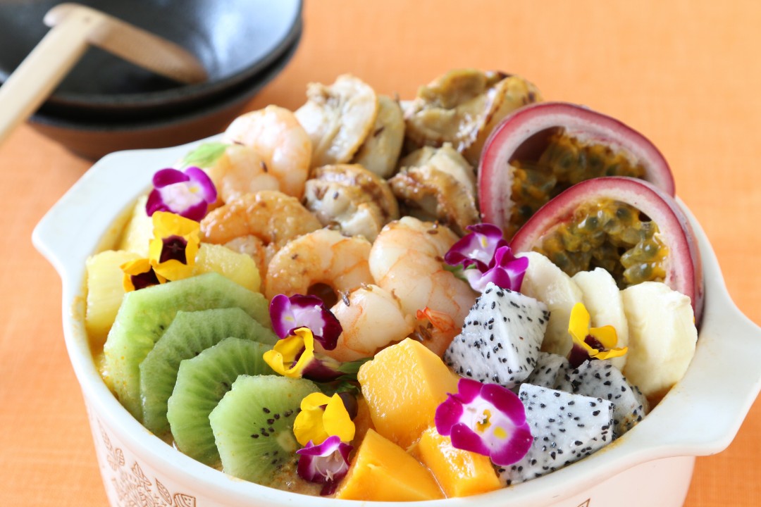 フルーツ＆シーフードのココナッツカレー鍋