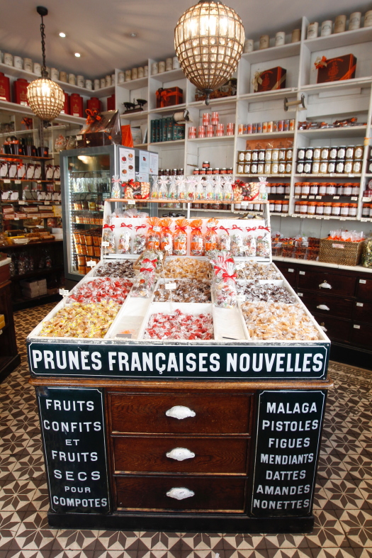 ア．ラ・メール・ド・ファミーユ