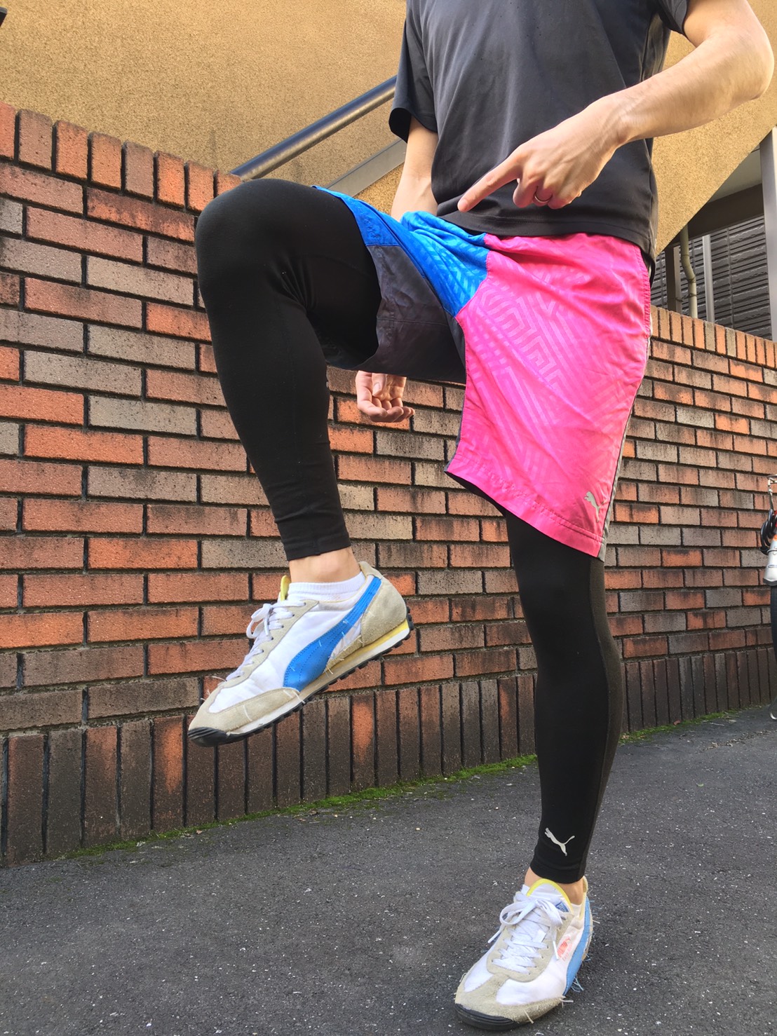 ヒールで歩くと、太ももの前側の筋肉が発達しやすい