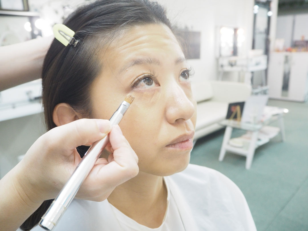 コンシーラーをガッツリ使っている