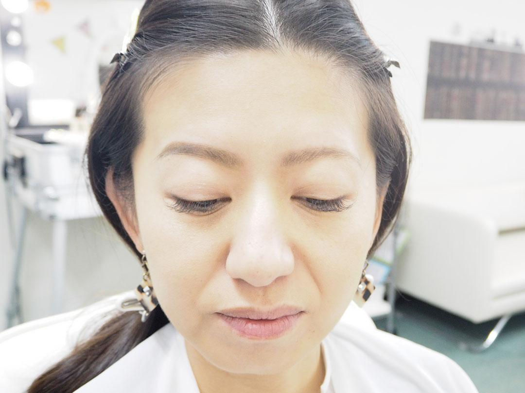 眉毛に角度がついていない