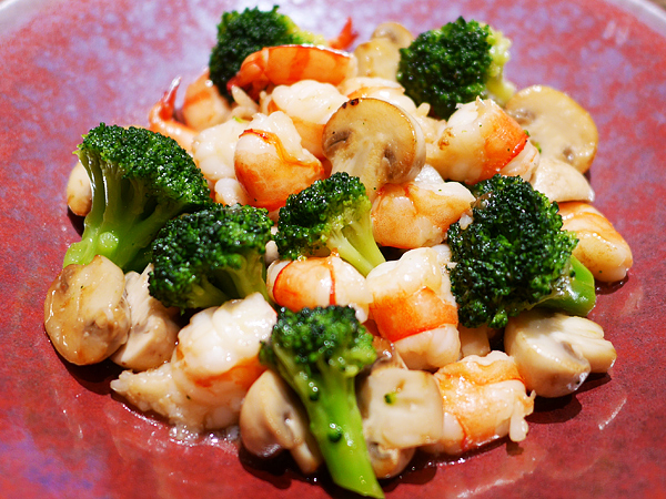 エビときのこのブロッコリー炒め