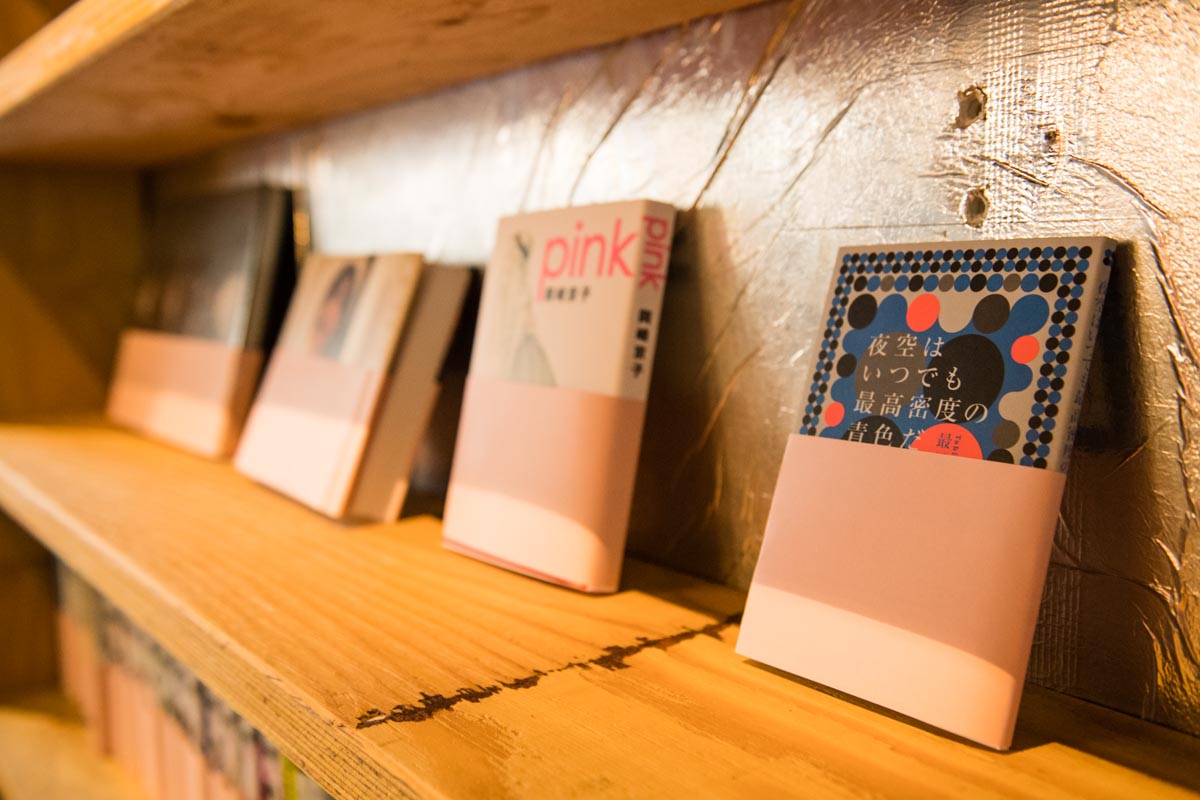 ピンクのLOVEの本棚