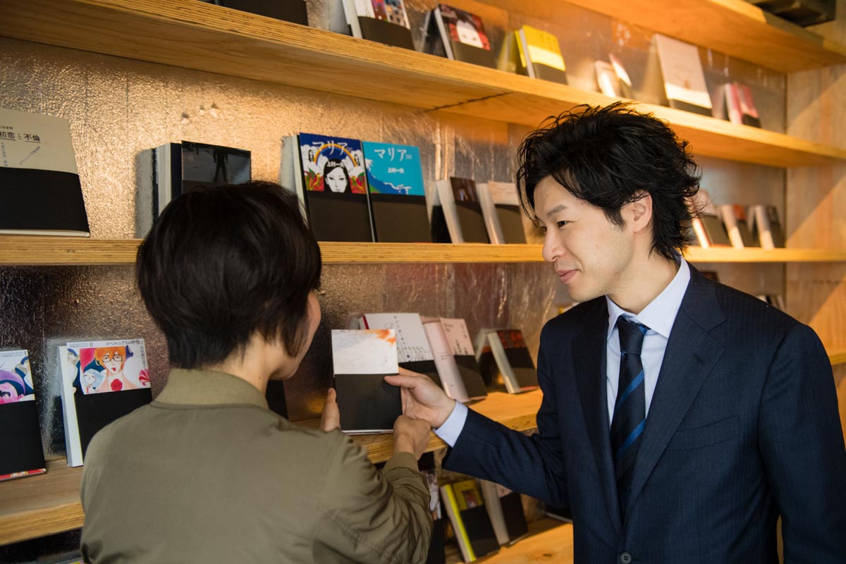 ホスト書店員の霖太郎さん