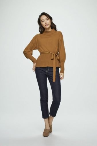 ウエストタイハイネックセーター