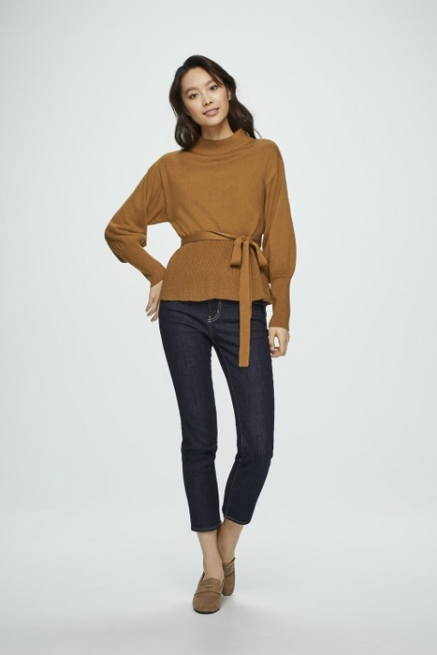 ウエストタイハイネックセーター