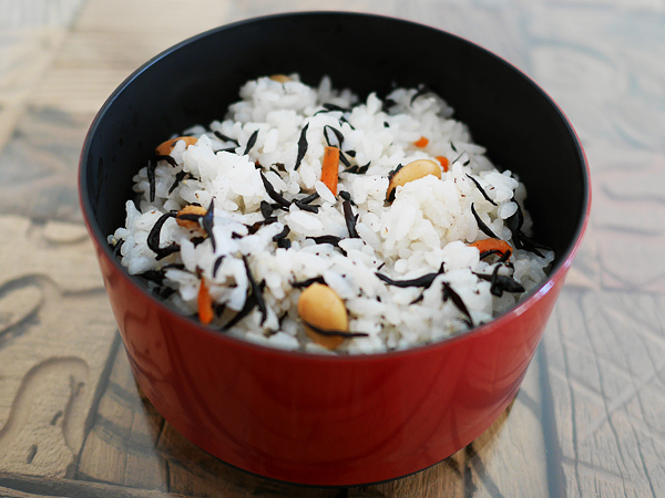 ひじき煮混ぜ込みごはん